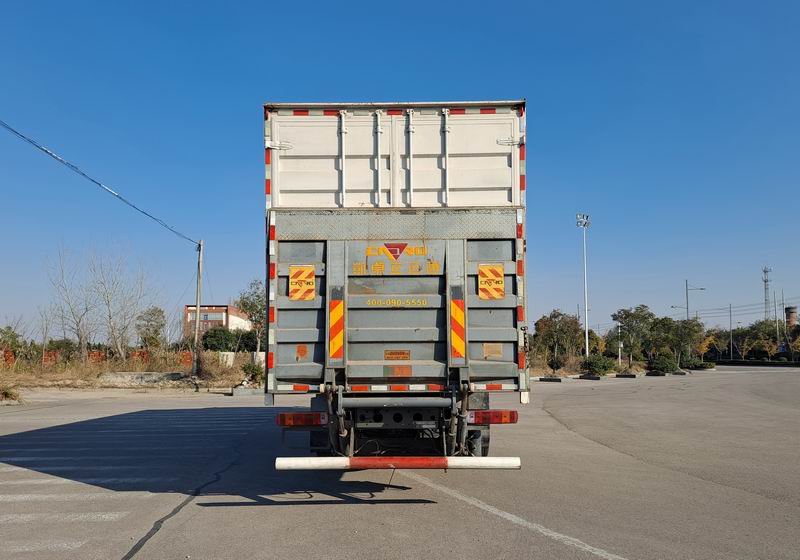 汕德卡牌ZZ5186XXYN711GF1H廂式運輸車公告圖片