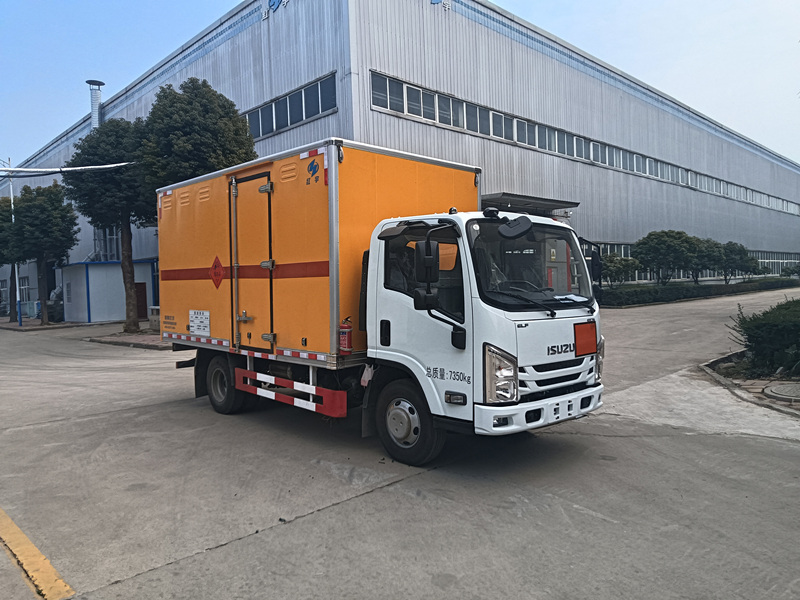 紅宇牌HYZ5070XQYJXW爆破器材運(yùn)輸車公告圖片