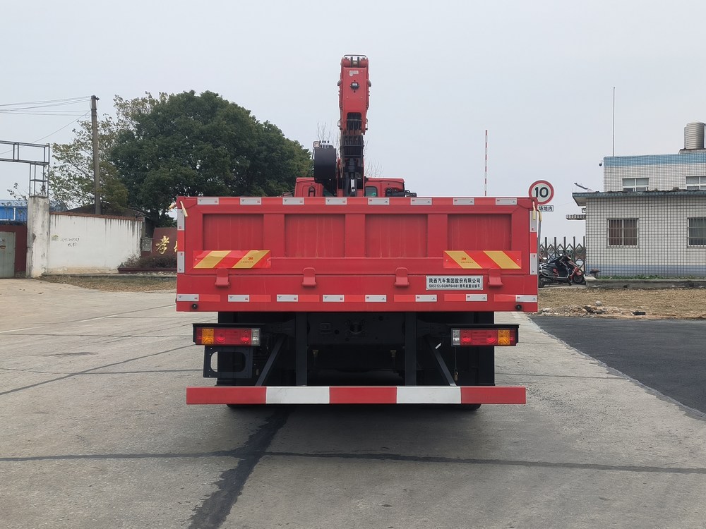 陜汽牌SX5312JSQMP64661隨車(chē)起重運(yùn)輸車(chē)公告圖片