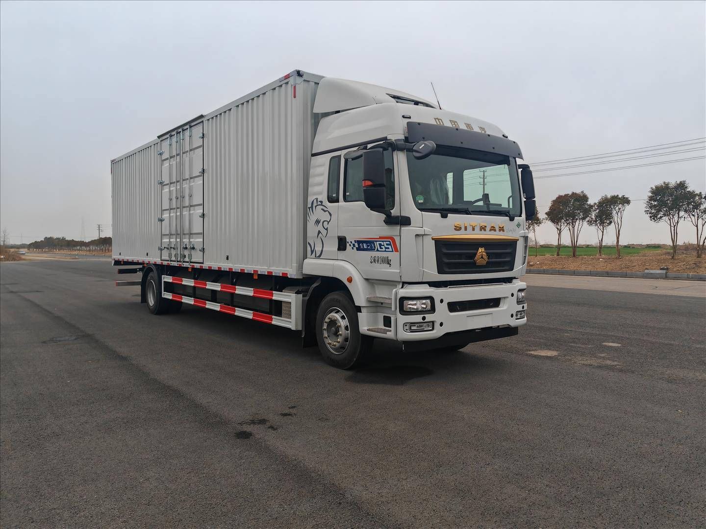 汕德卡牌ZZ5186XXYN711GF1C廂式貨車公告圖片