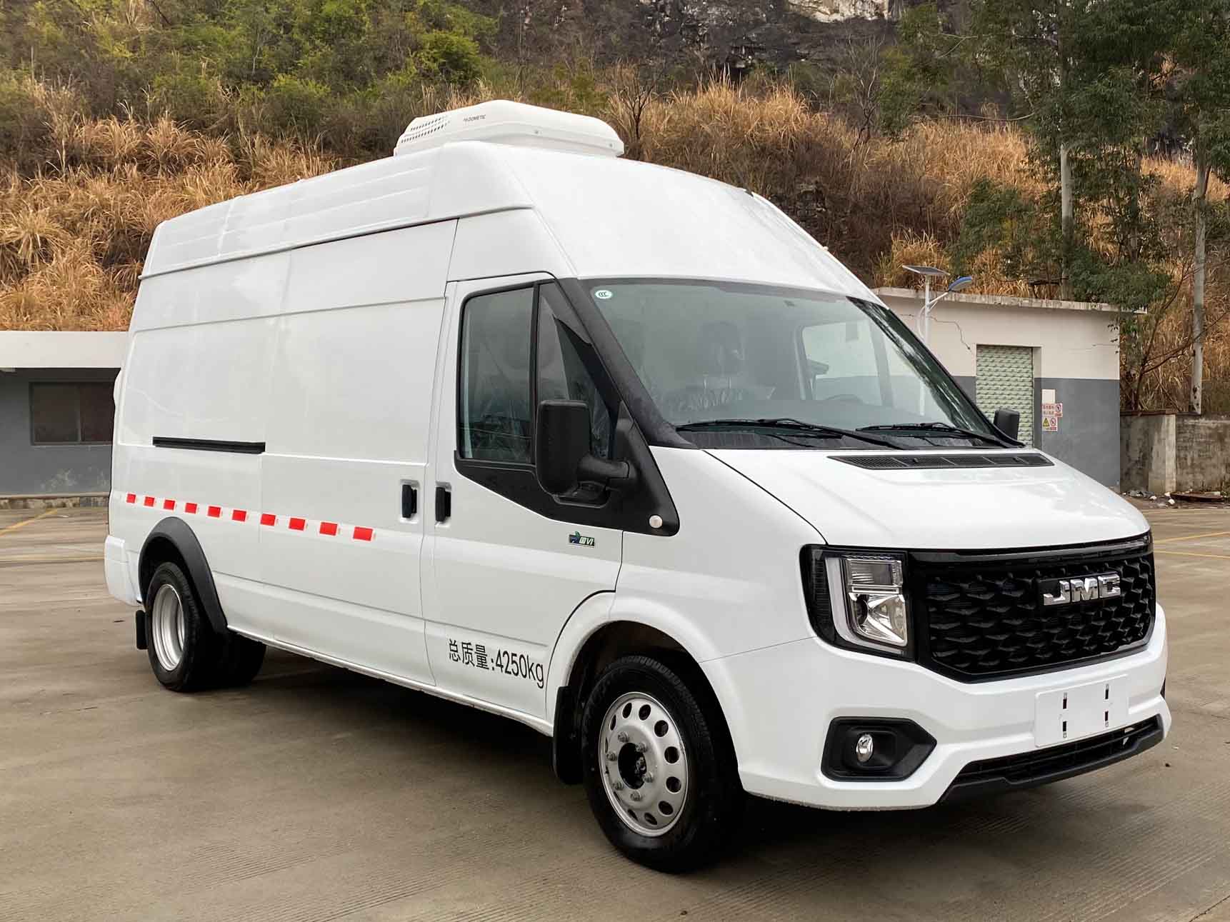 春風(fēng)貴客牌GKQ5045XYLT7醫(yī)療車公告圖片