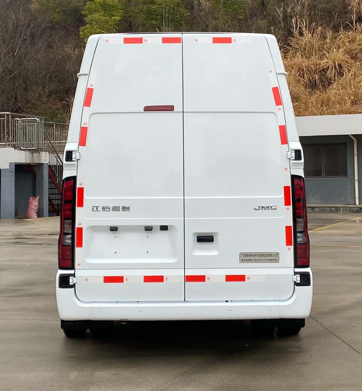 春風(fēng)貴客牌GKQ5045XYLT7醫(yī)療車公告圖片