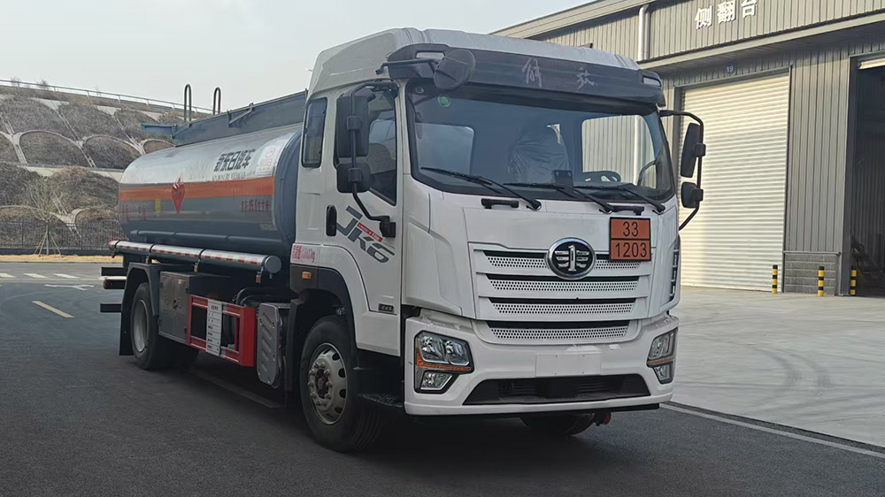 新東日牌YZR5180GJYC6Q加油車公告圖片