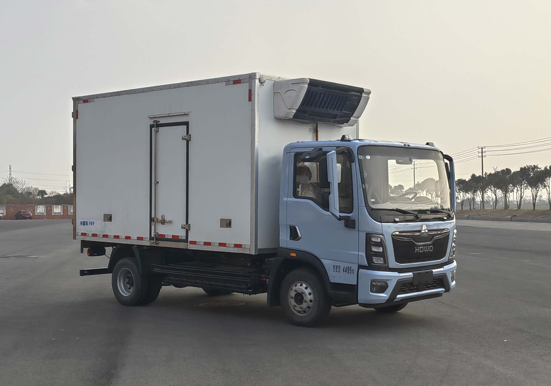 豪沃牌ZZ5047XLCK3515Z145BEVF1純電動(dòng)冷藏車公告圖片