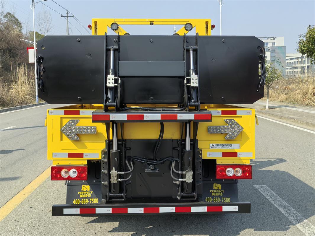 帕菲特牌PFT5042TFZ6A防撞緩沖車(chē)公告圖片