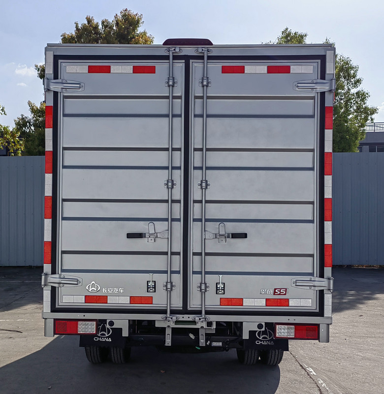 長(zhǎng)安牌CKS5032XXYX9RD6B4廂式貨車(chē)公告圖片