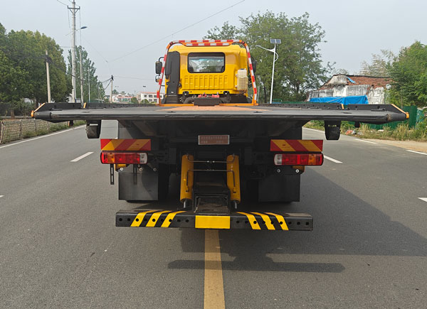 布隆牌LLL5230TQZBJ6清障車公告圖片