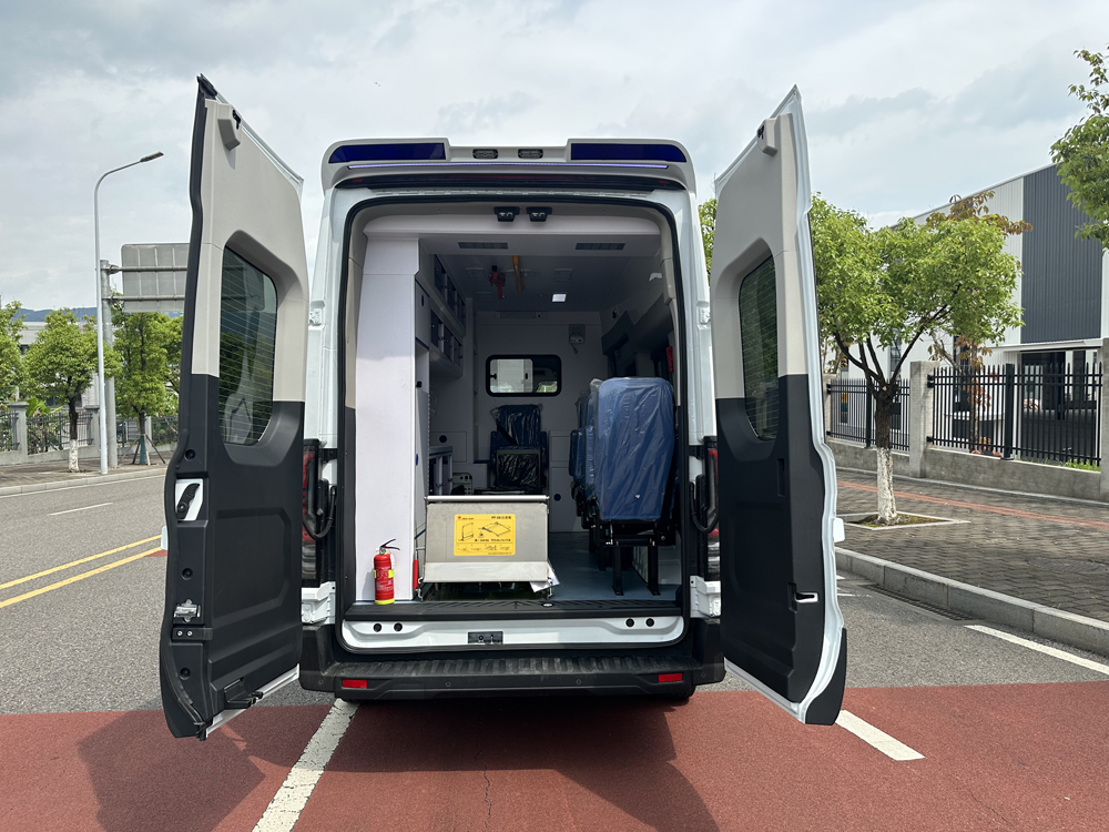 新逾捷牌XYT5041XJHJX7救護(hù)車公告圖片