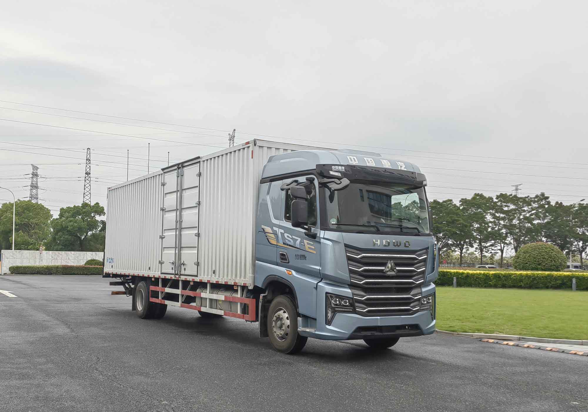 豪沃牌ZZ5187XXYN711KF1H廂式貨車公告圖片