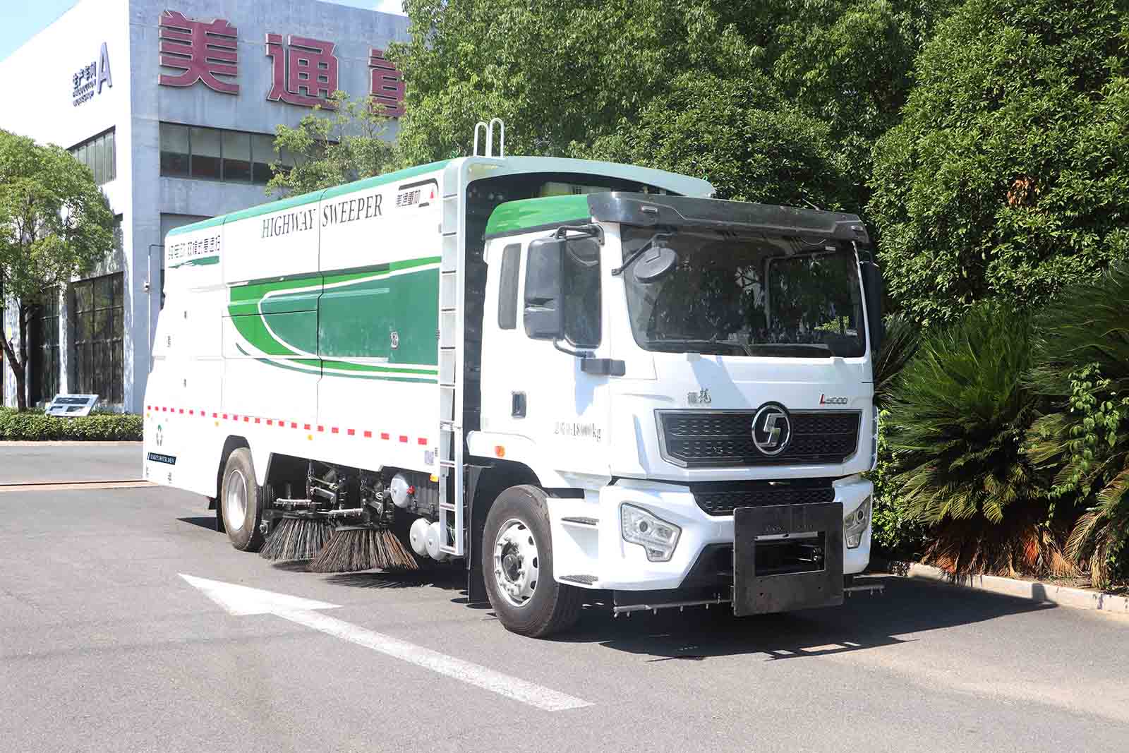 浙专牌LMZ5189TSLBEV纯电动扫路车公告图片