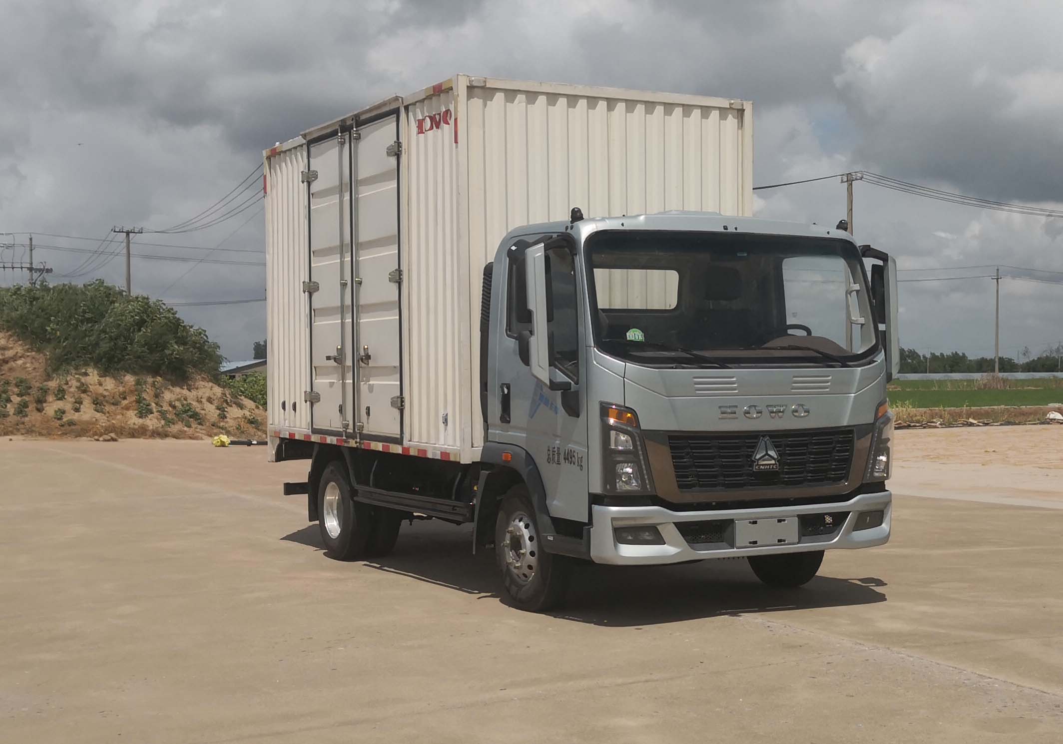 豪沃牌ZZ5047XXYG3314F145廂式貨車公告圖片