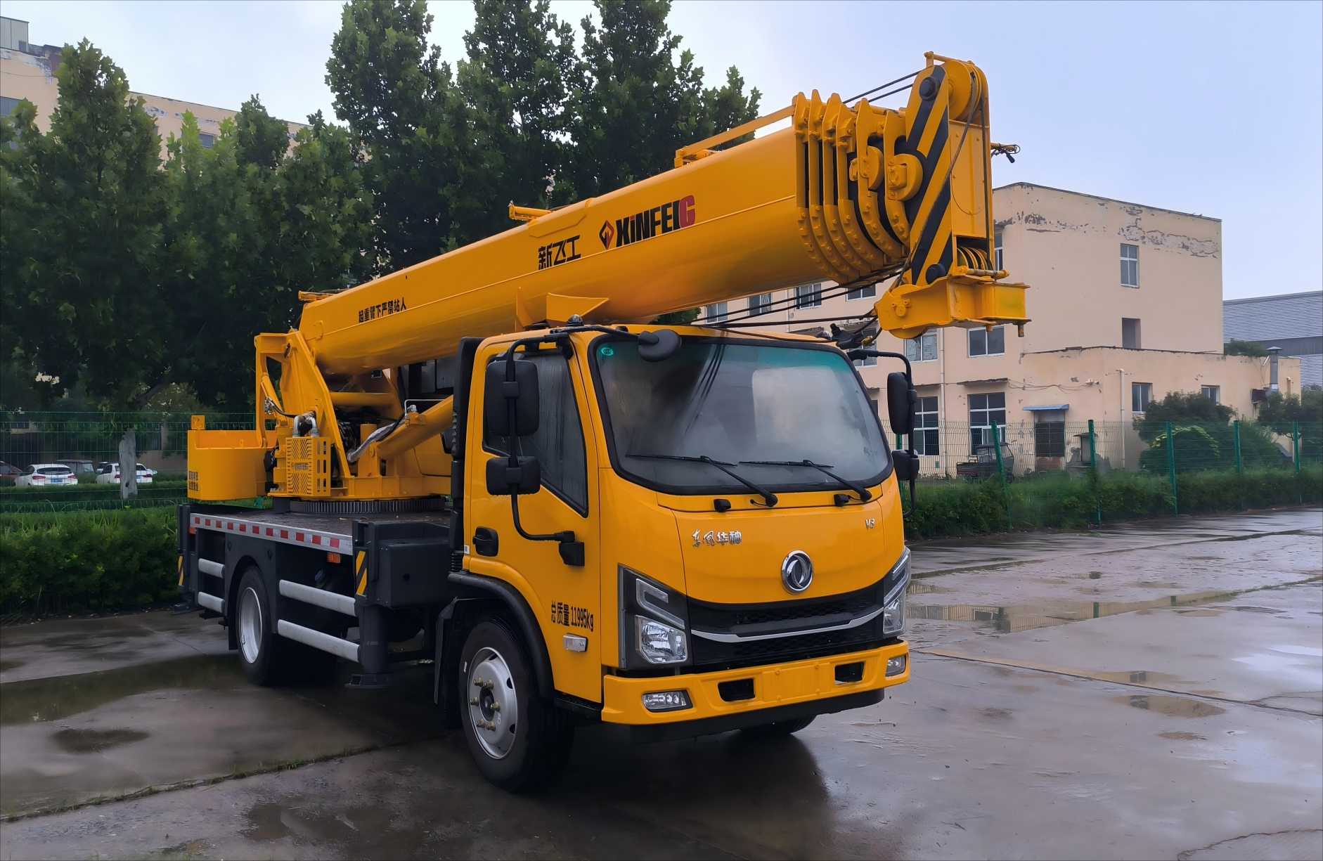 新飛工牌HFL5122JQZ汽車起重機(jī)公告圖片