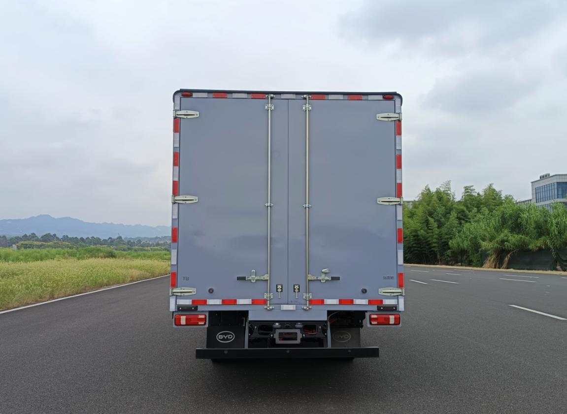 比亞迪牌BYD5072XXYBEV2純電動廂式貨車公告圖片