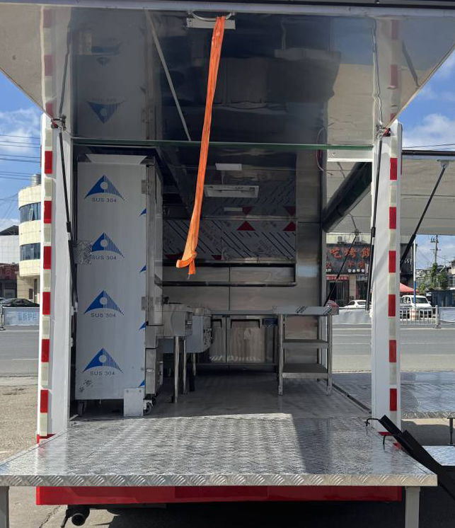 布隆牌LLL5045XCCBJBEV纯电动餐车公告图片