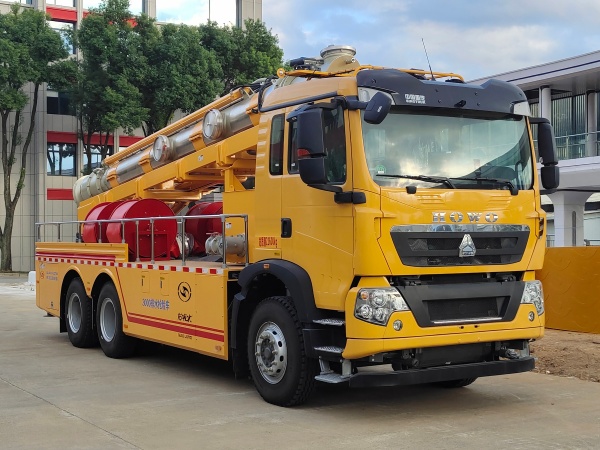 龍吸水牌FLG5230TGP174Z垂直供排水搶險(xiǎn)車公告圖片