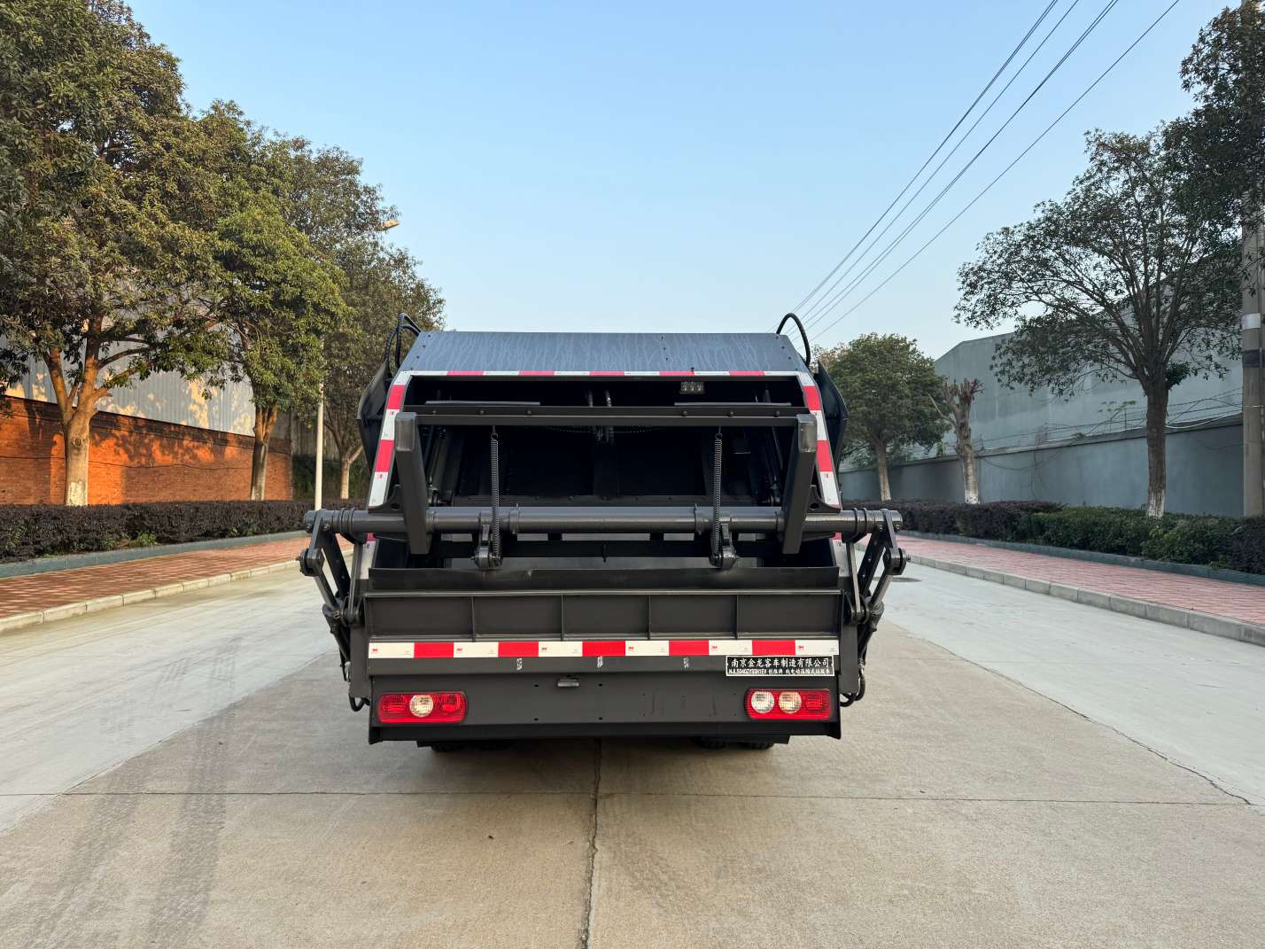 創(chuàng)維牌NJL5040ZYSSH1EV純電動壓縮式垃圾車公告圖片