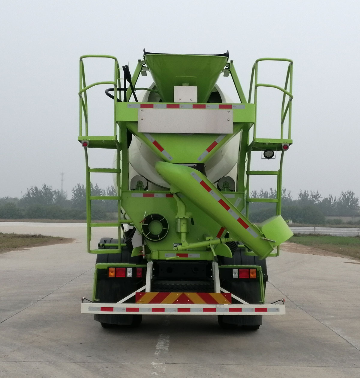 歐曼牌BJ5181GJBY6AKS-01混凝土攪拌運(yùn)輸車(chē)公告圖片