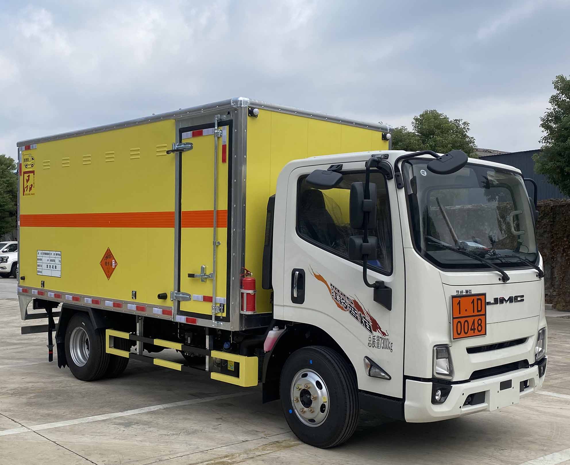 路捷順牌ULC5074XQYJ6爆破器材運(yùn)輸車(chē)公告圖片