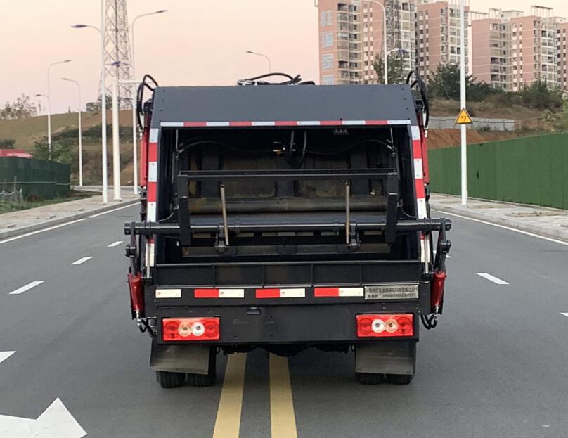 胤鑫牌GYW5040ZYSB6壓縮式垃圾車公告圖片