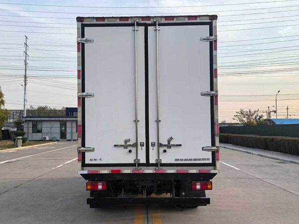藍(lán)擎牌YTQ5043XLCMKPHEV341-LQ插電式混合動力冷藏車公告圖片