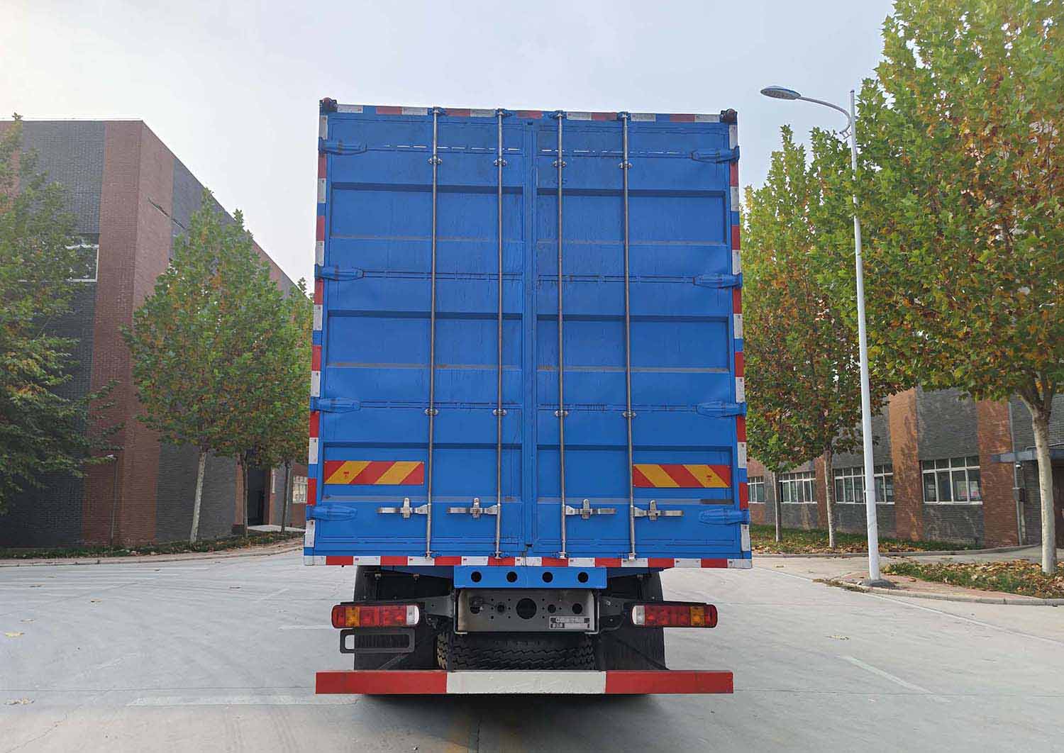 豪沃牌ZZ5317CCQY466GZ1BEV4A純電動畜禽運輸車公告圖片