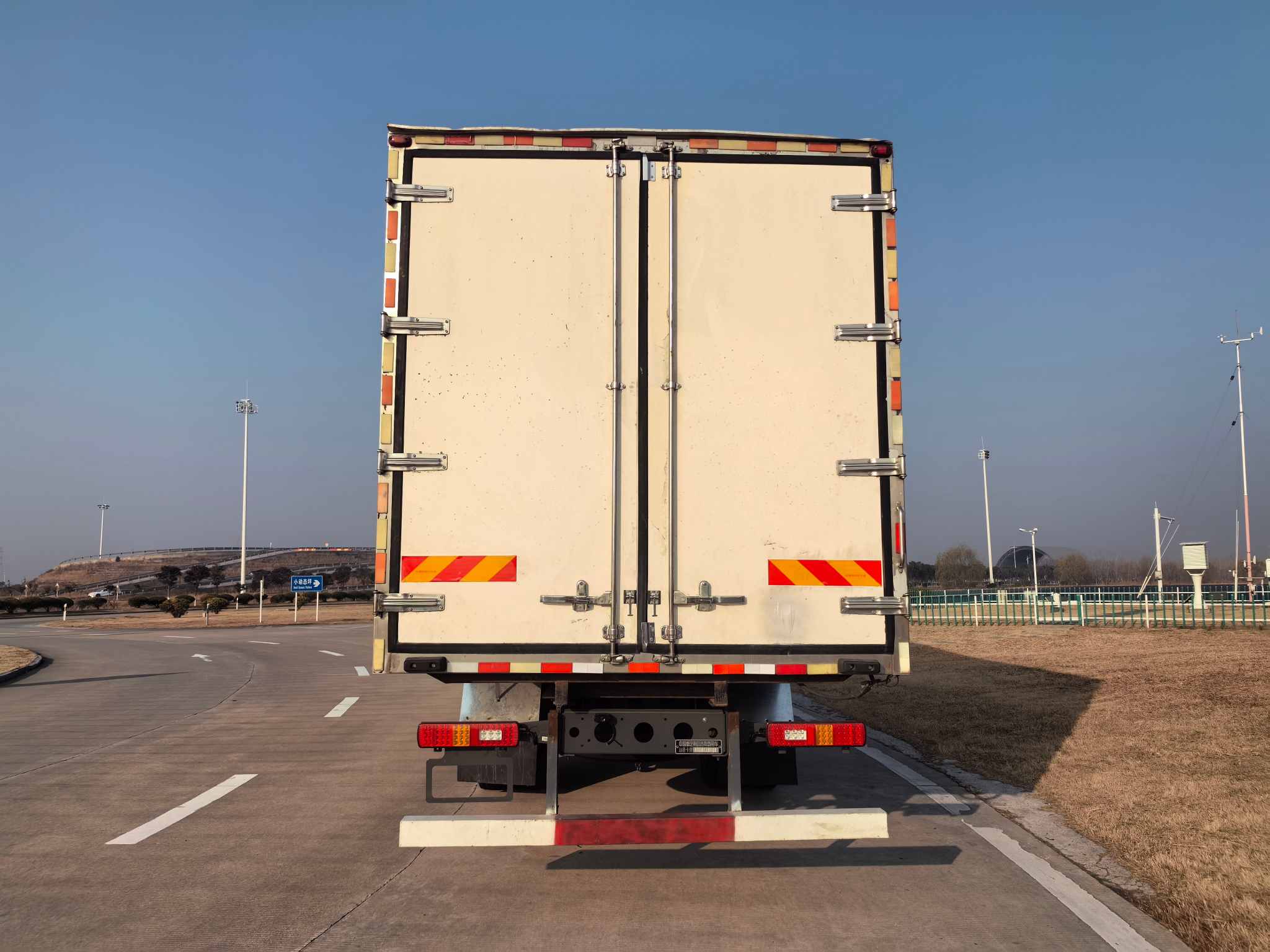 汕德卡牌ZZ5186XLCN711GZ1BEV4E純電動冷藏車公告圖片