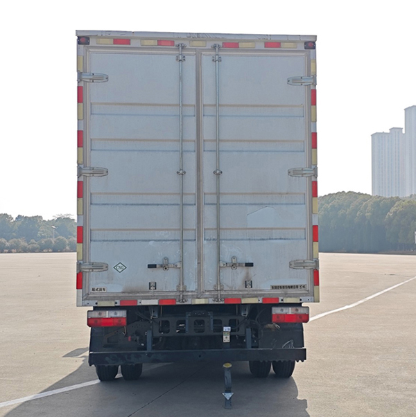 东风牌EQ5040XXY8CNBAC厢式货车公告图片