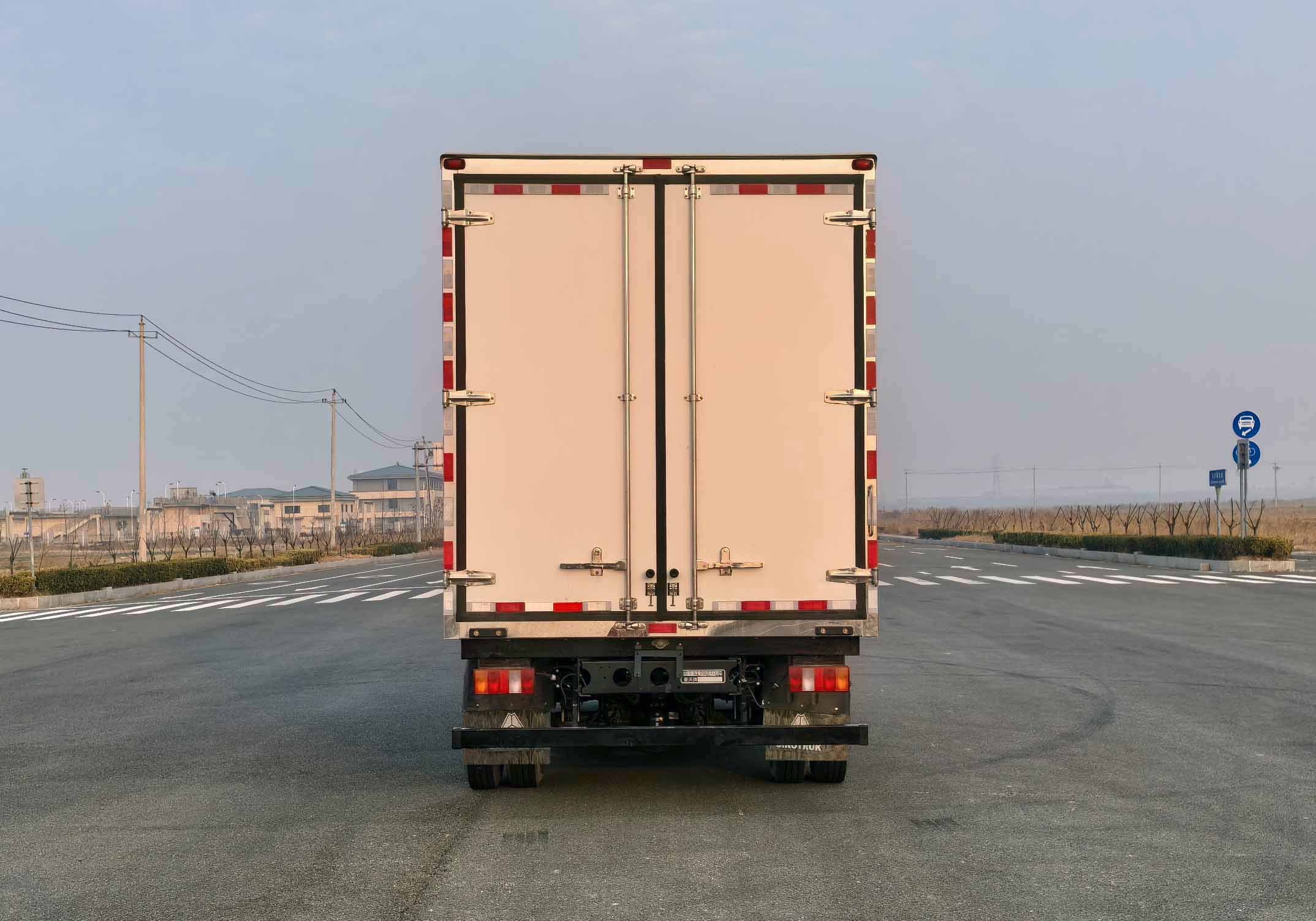 豪沃牌ZZ5047XLCV3515Z145BEVUB纯电动冷藏车公告图片