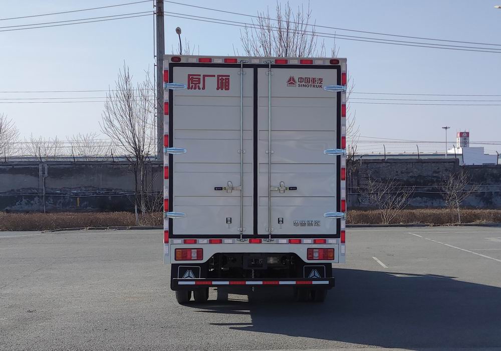豪沃牌ZZ5047XXYF3314F145廂式運輸車公告圖片