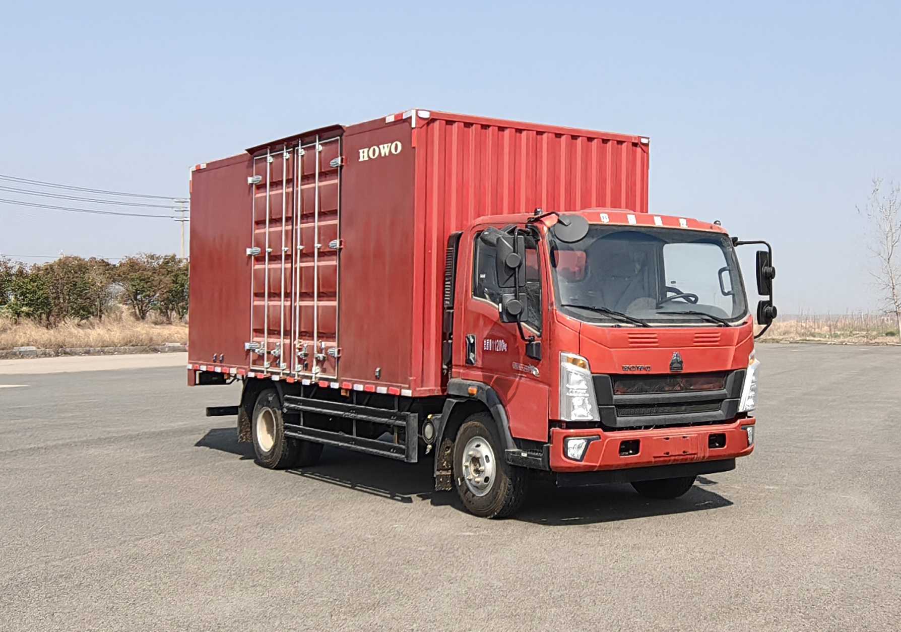 豪沃牌ZZ5117XXYG3815F1廂式運(yùn)輸車公告圖片