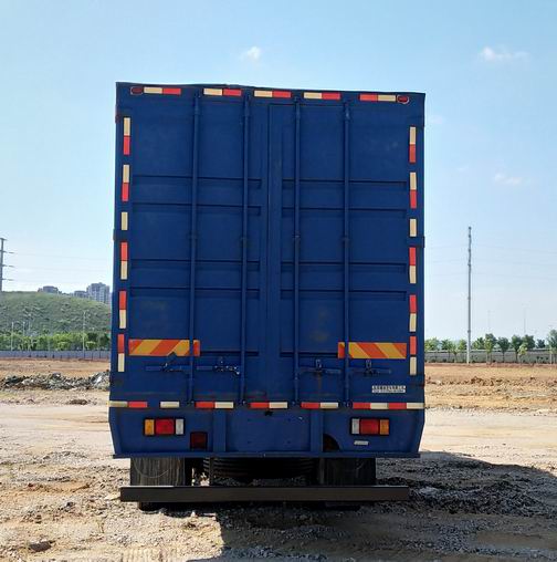 乘龍牌LZ5181XXYH5AC1廂式運(yùn)輸車公告圖片