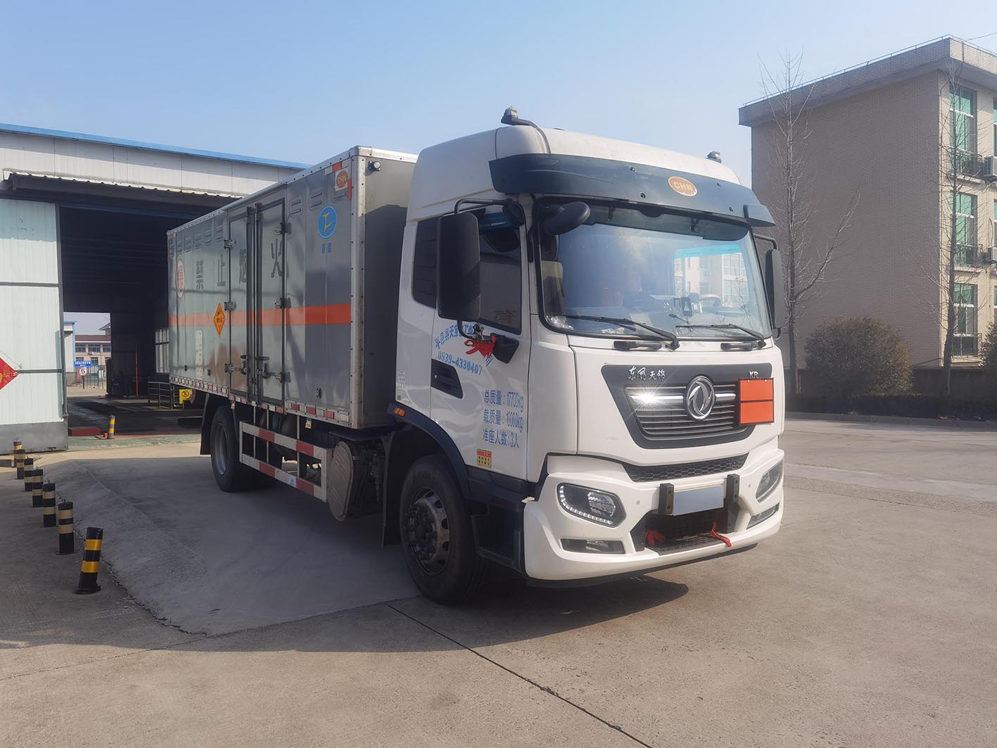 春星牌ZZT5181XQY-6爆破器材運(yùn)輸車公告圖片