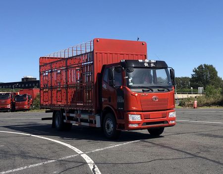解放牌CA5180CCQP62M2L4E6畜禽運輸車公告圖片