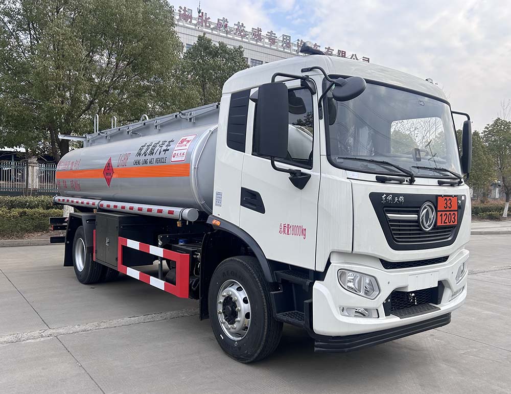楚飛牌CLQ5181GYY6D運(yùn)油車(chē)公告圖片