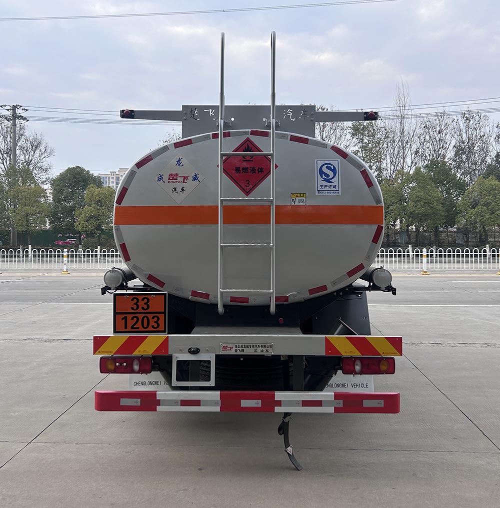 楚飛牌CLQ5181GYY6D運(yùn)油車(chē)公告圖片
