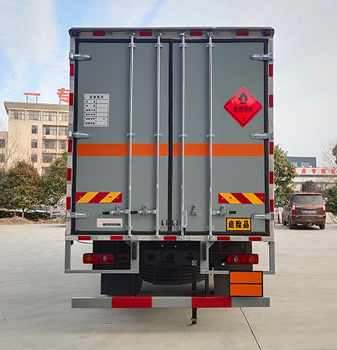 專(zhuān)致牌YZZ5180XRYDF6易燃液體廂式運(yùn)輸車(chē)公告圖片