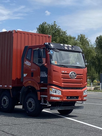 解放牌CA5310XXYP66K24L2T4E6Z廂式運(yùn)輸車公告圖片