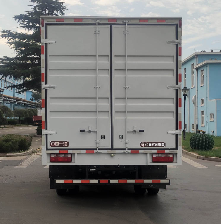 解放牌CA5110XXYP40K59L2E6A85廂式運(yùn)輸車公告圖片