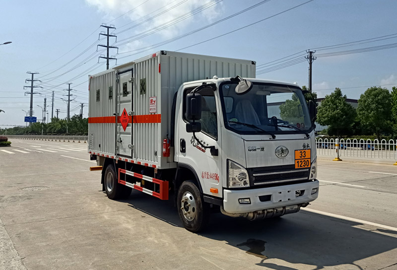 楚飛牌CLQ5040XRY6CA易燃液體廂式運(yùn)輸車公告圖片