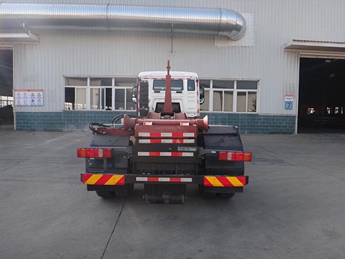 青專牌QDZ5180ZXXZHTX45F1車廂可卸式垃圾車公告圖片