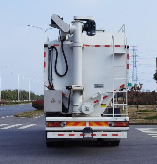 東風(fēng)牌DFV5317ZSLGP6D散裝飼料運(yùn)輸車公告圖片