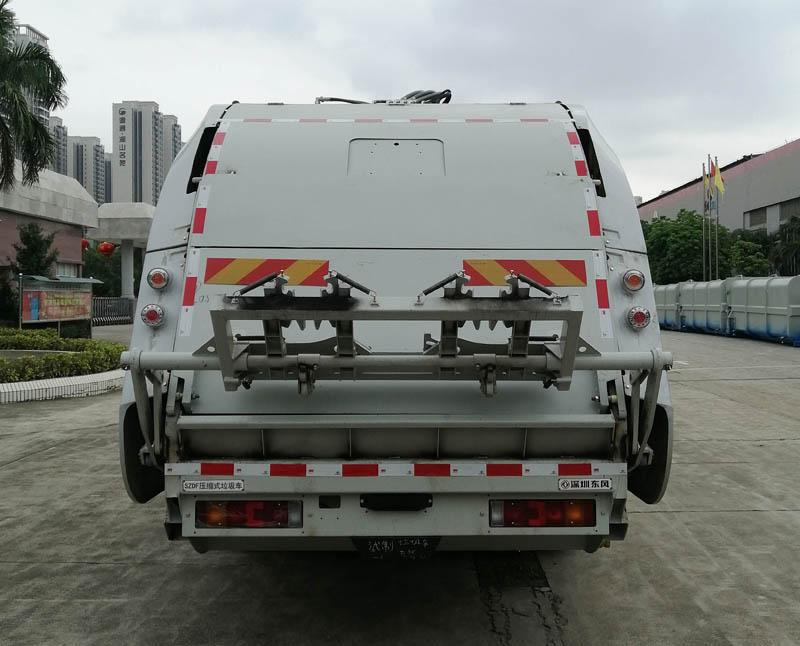 東風(fēng)牌EQ5180ZYSNS6壓縮式垃圾車公告圖片