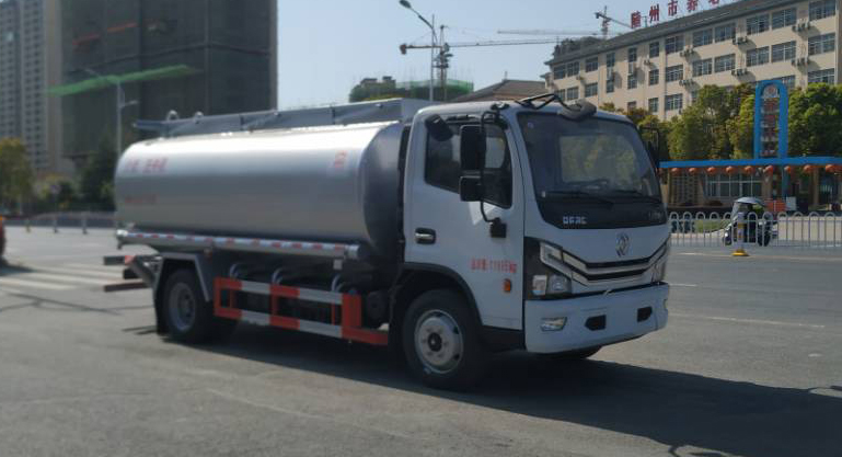 新東日牌YZR5120GPGE6普通液體運(yùn)輸車公告圖片