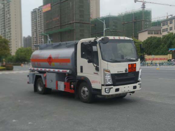 新東日牌YZR5097GYYZ6運(yùn)油車公告圖片