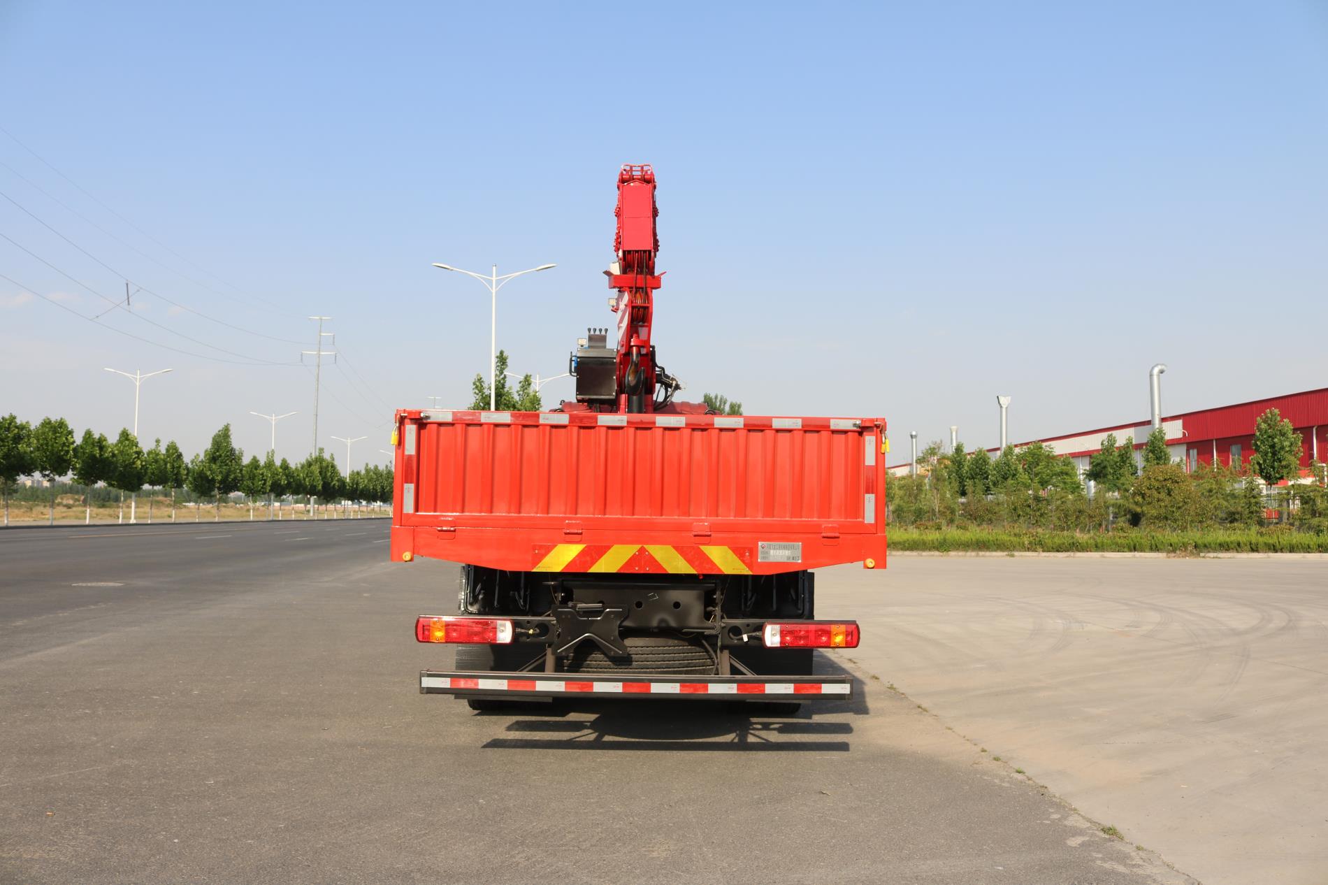 新飛工牌HFL5180JSQ隨車(chē)起重運(yùn)輸車(chē)公告圖片