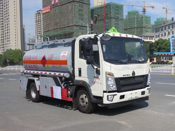 新東日牌YZR5097GJYZ6加油車公告圖片