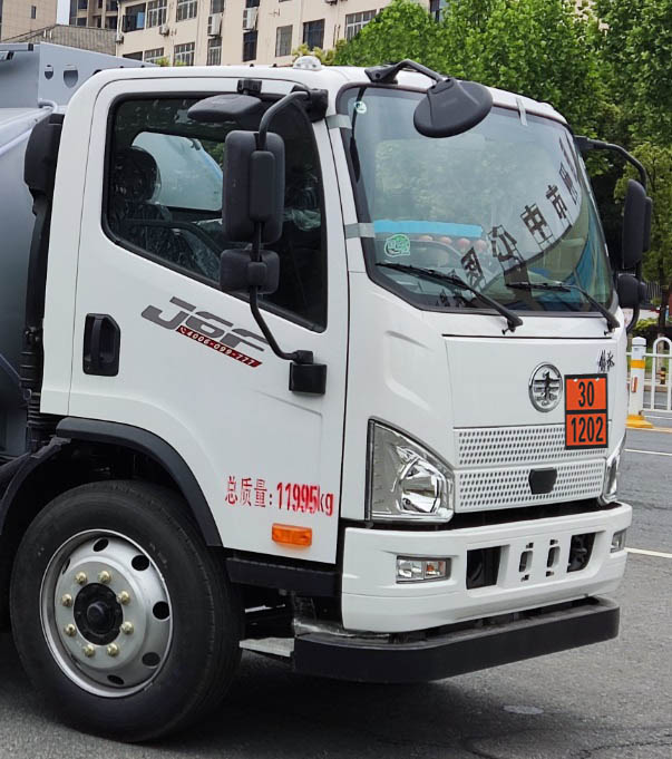 新東日牌YZR5120GJYC6加油車公告圖片
