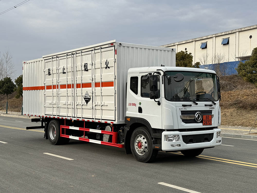 豐霸牌STD5185XFWEQ6腐蝕性物品廂式運(yùn)輸車公告圖片