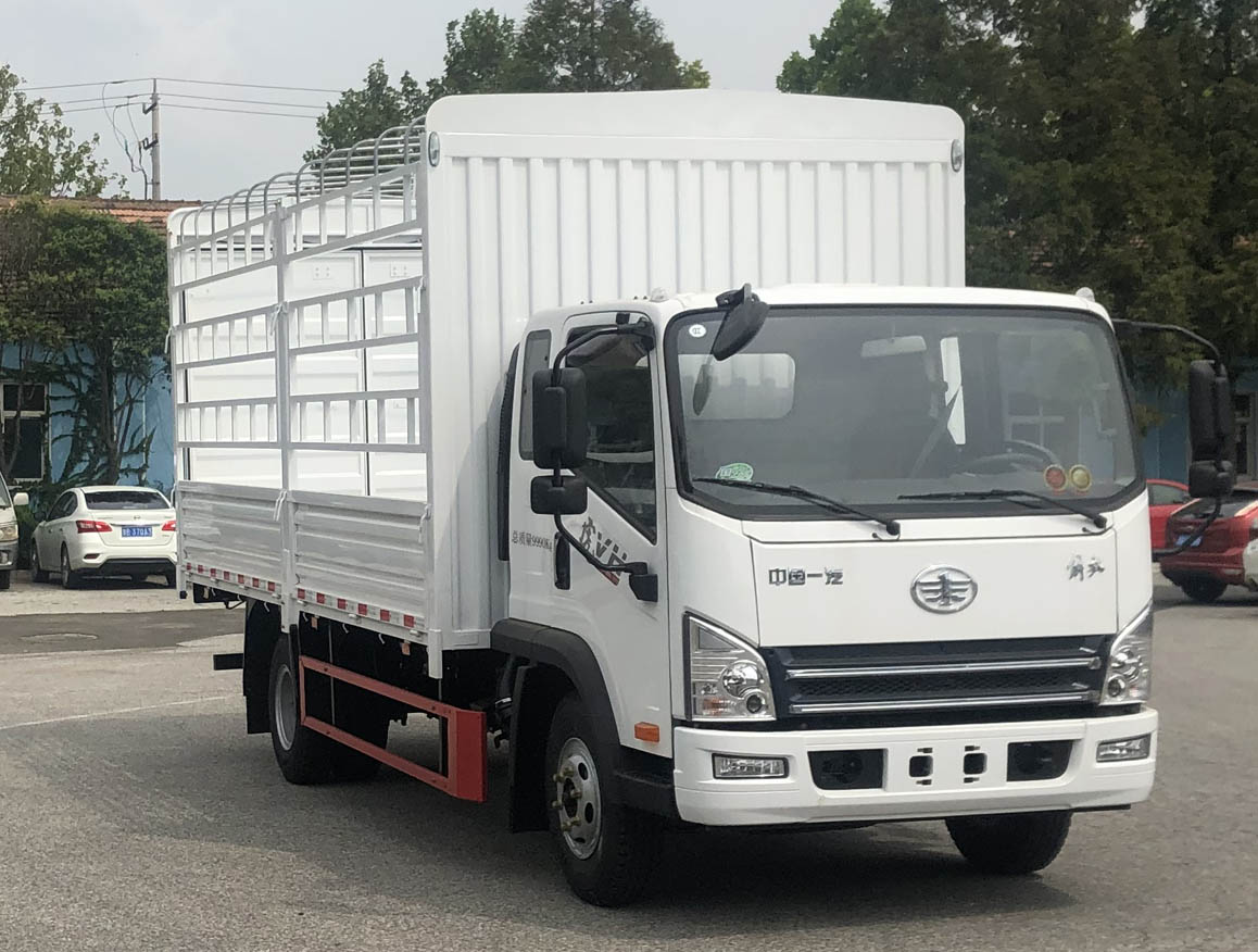 解放牌CA5100CCYP40K45L4E6A84倉(cāng)柵式運(yùn)輸車公告圖片
