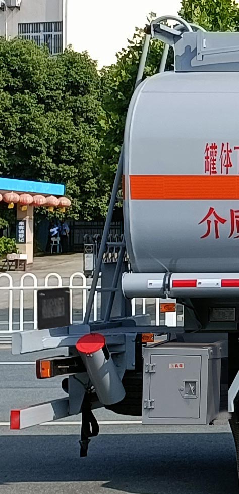 新東日牌YZR5260GYYD6運油車公告圖片